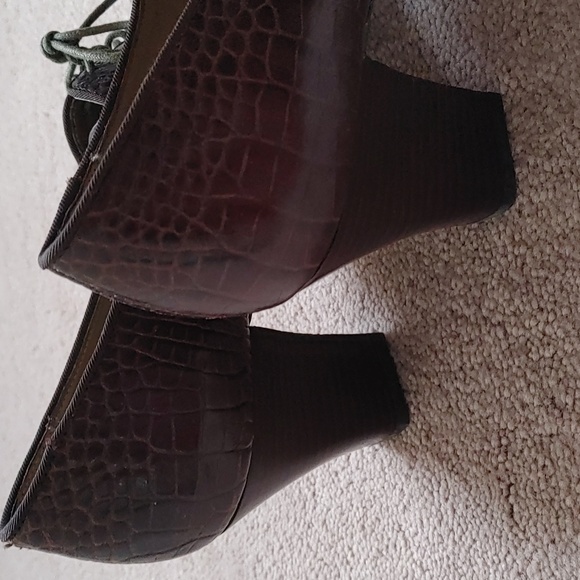 Liz Claiborne Lace Ups - Picture 4 of 6